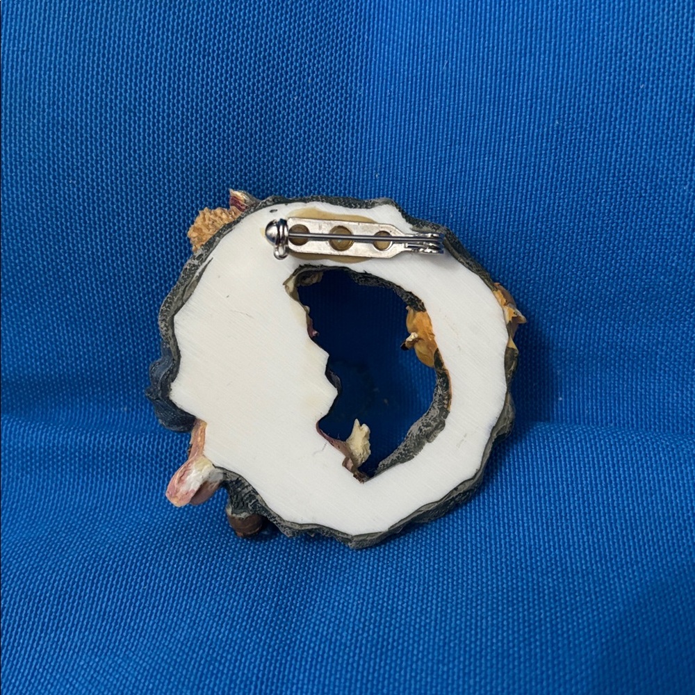 Bed and Breakfast Style Pin That Says Have A Nice Day! Bear TeaCup Burger NWOTS - Picture 2 of 3